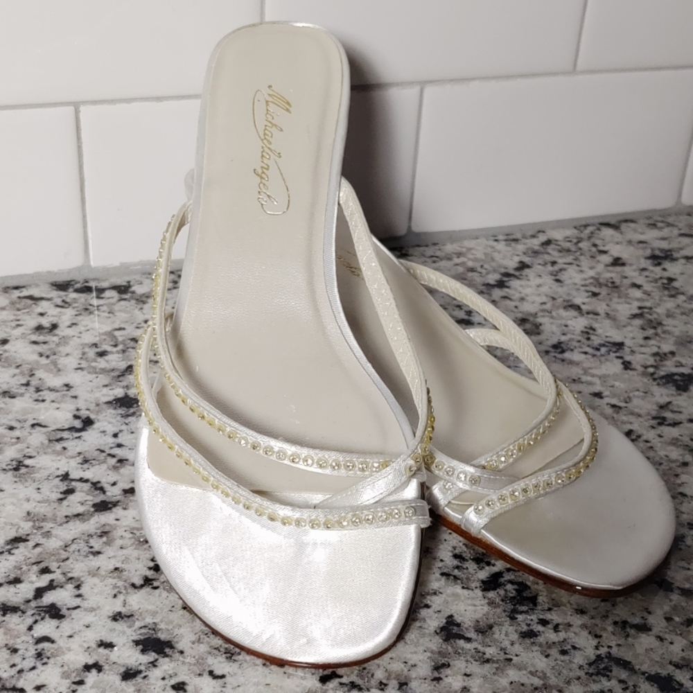 NWOT White Michaelangelo Rhinestone Low Heel Marly